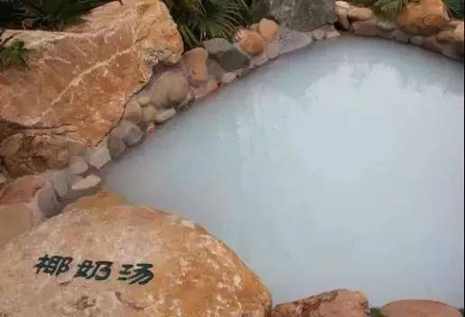 「冬来临·醉温泉」新装怡情谷主楼高级房，早晚2餐+泡38个温泉池