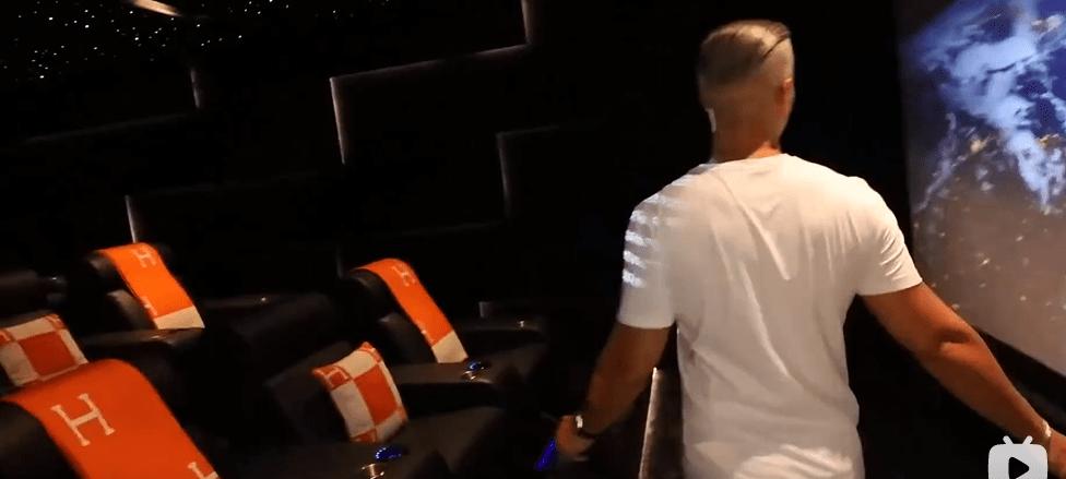 迪拜小哥豪宅,迪拜土豪哥卖劳斯莱斯