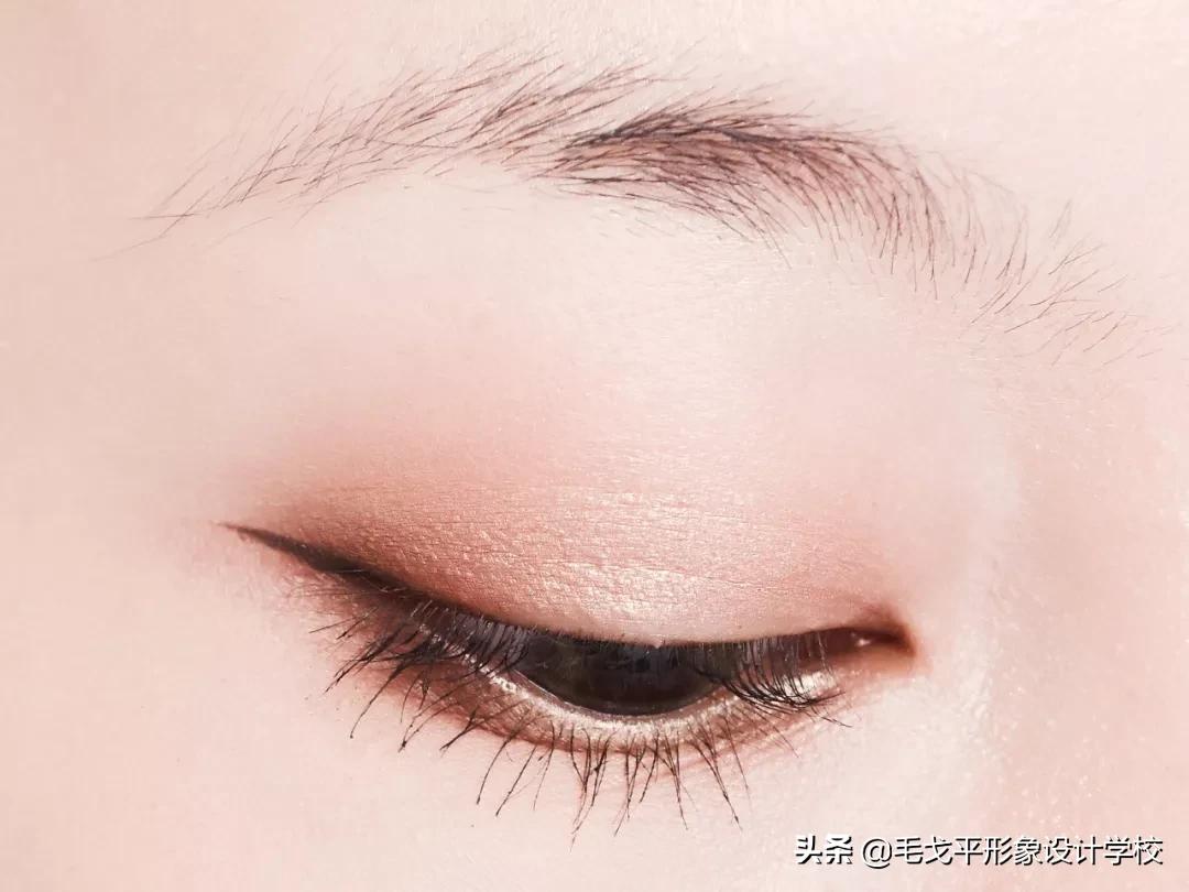 怎么避免眼妆脏,怎样防止眼妆脱落