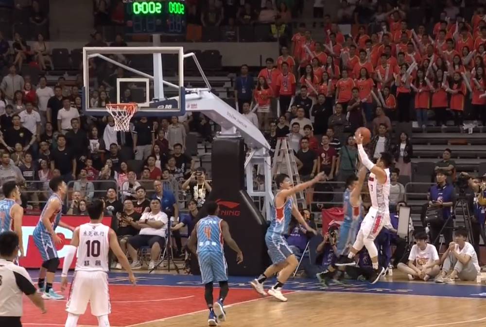 广东新疆加时孟铎绝杀全场回放,cba广东孟铎绝杀