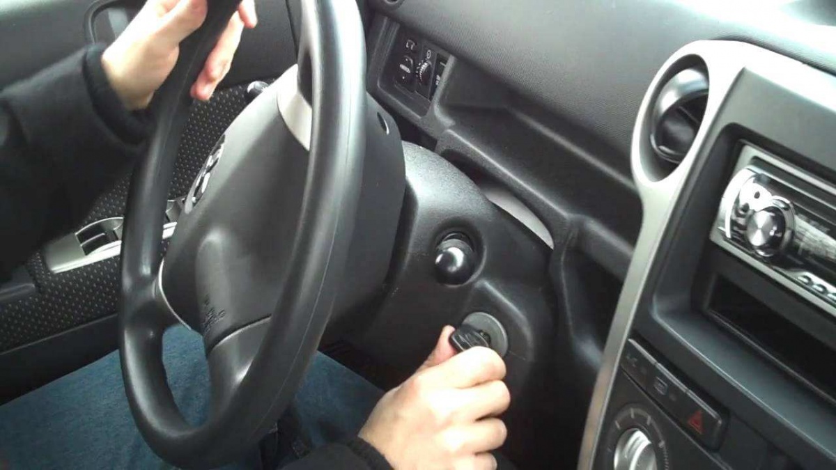 汽车不关空调就熄火真的会毁车吗,熄火不关空调对压缩机损害吗