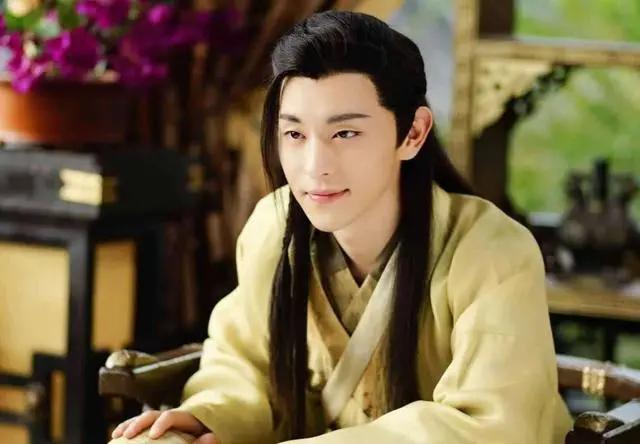 哪个男星演的狐狸精好看,长得像狐狸精的男明星