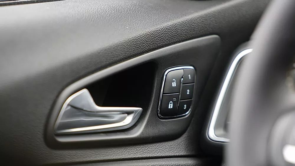 福特福睿斯颜值巅峰,福特福睿斯沉浸式体验