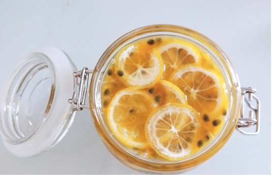 美白又解渴柠檬百香果蜜茶,柠檬百香果蜂蜜茶真能美白肌肤