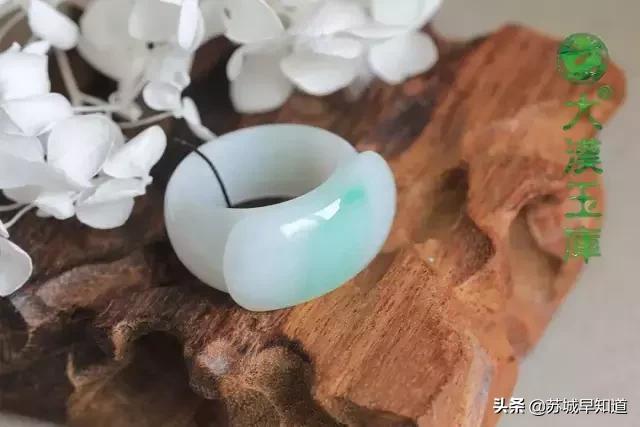 长期佩戴的玉石会不会变小,一直佩戴的翡翠什么样