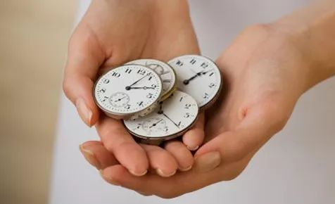 人类已经不能阻止懒人:代驾、代购,连代人排队都火起来了……