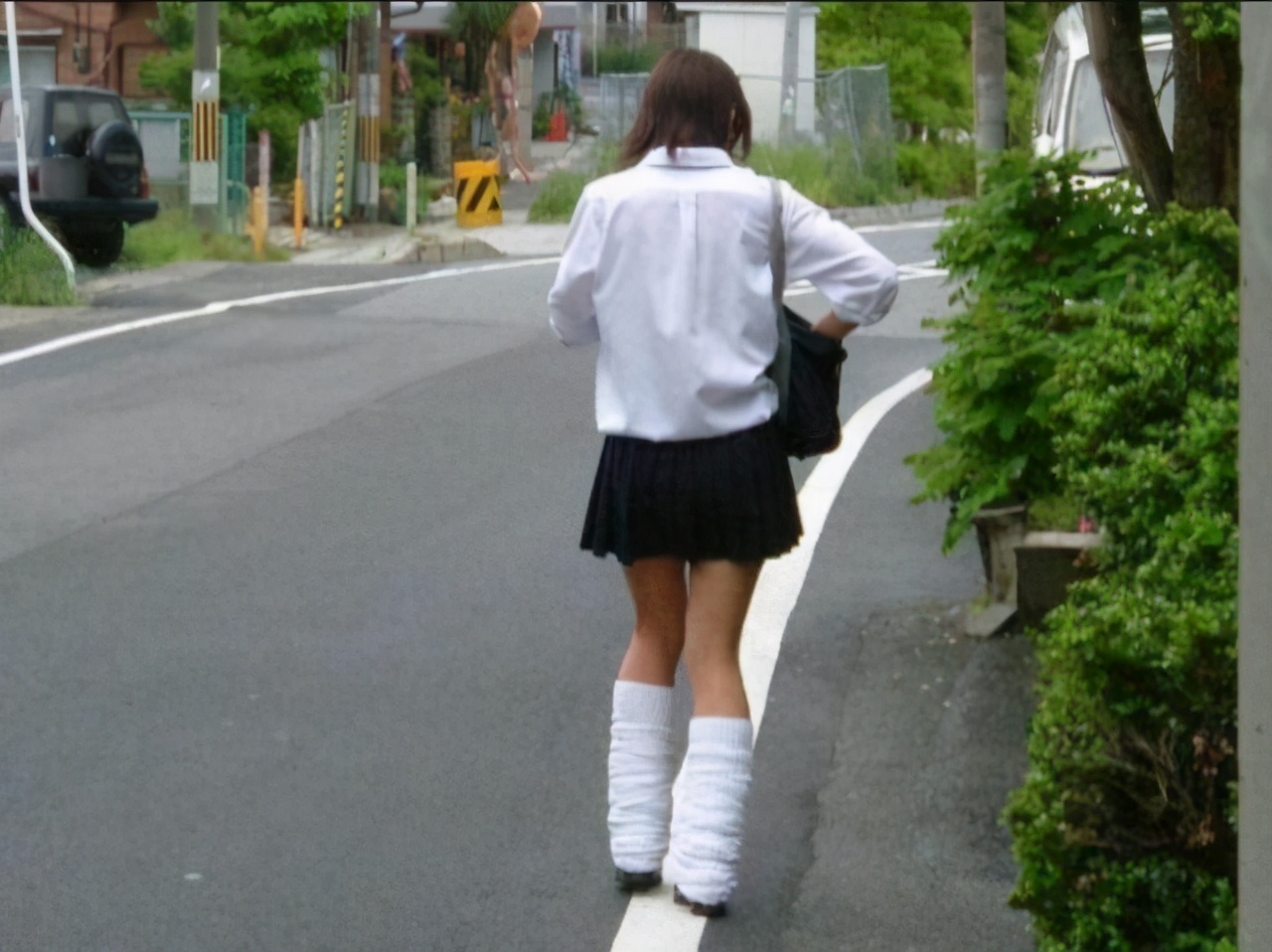 日本女性为什么穿白色袜子,日本女人为什么喜欢穿白袜子