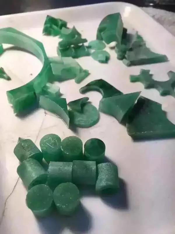 拍卖行的顶级翡翠珠链,拍卖会上的顶级翡翠首饰