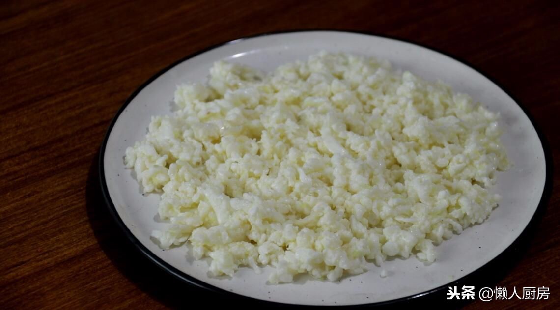 3个鸡蛋怎么做不用面粉的菜,3个鸡蛋可以做什么慢教程