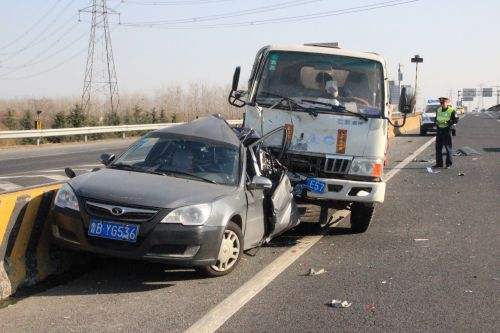 今日怀城交通事故新闻,怀融日历