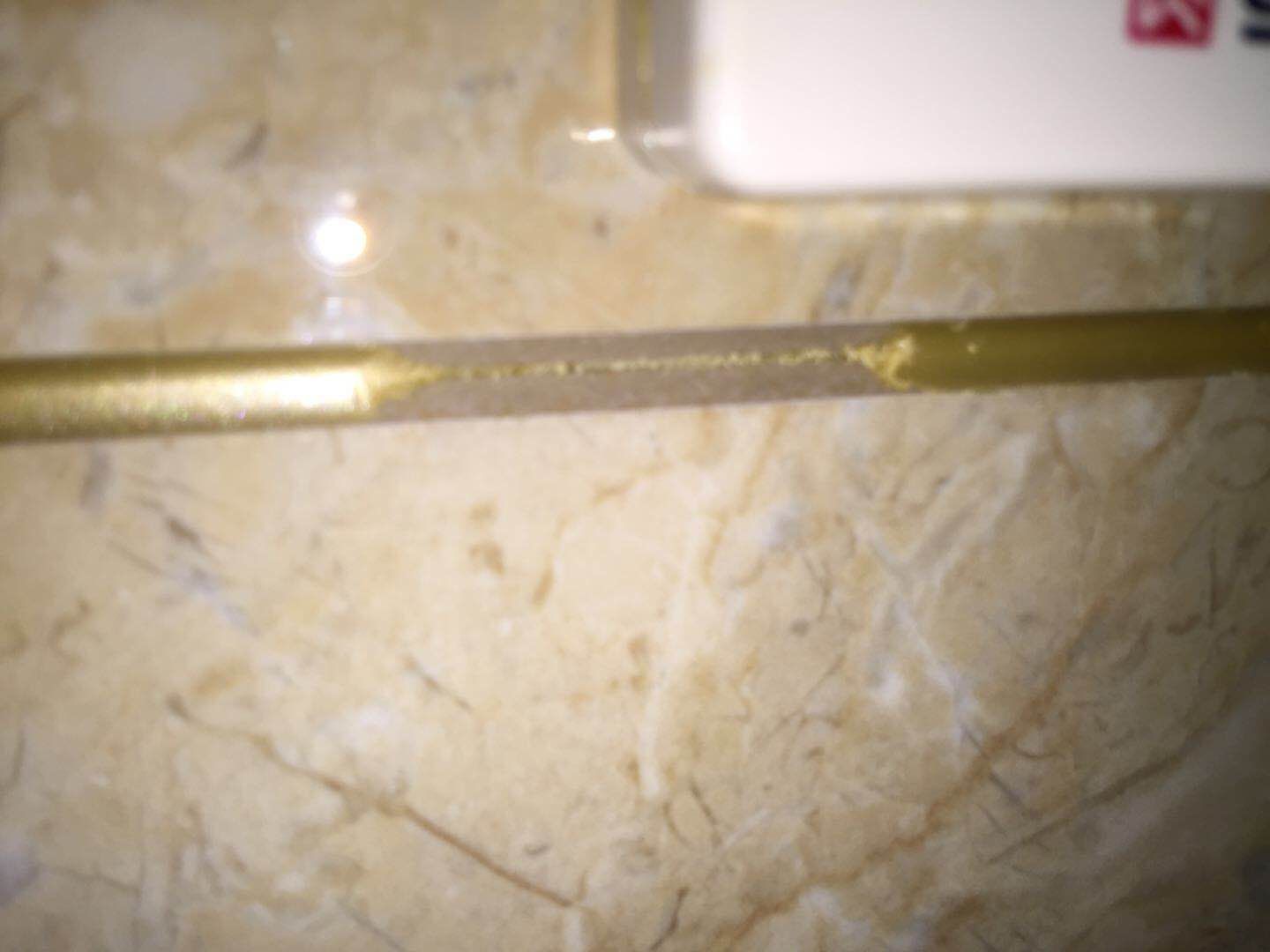 美缝剂是不是颜色越浅越容易变色,美缝剂什么颜色的比较耐黄变