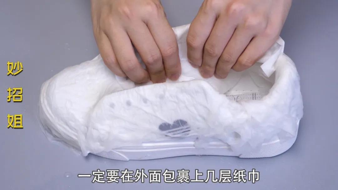 白鞋水洗后发黄,白鞋发黄变脏怎么办