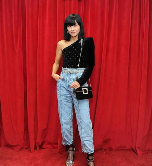徐濠萦身材牛仔装,徐濠萦穿搭十年前
