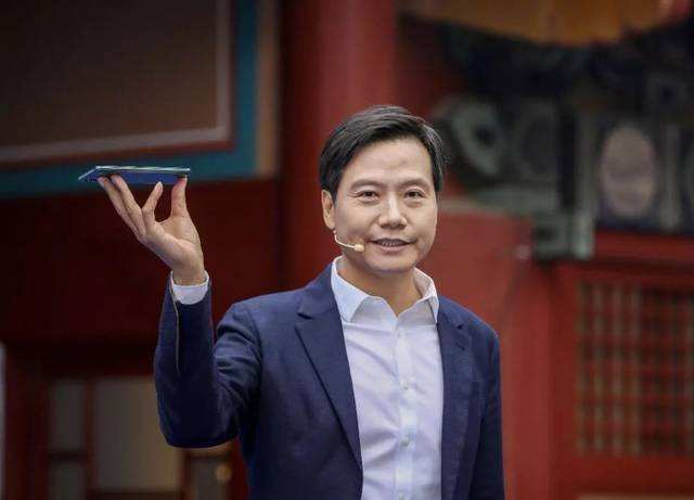 又一个湖北富豪崛起,夫妻把十元店开遍全球,现在一年营收2百亿