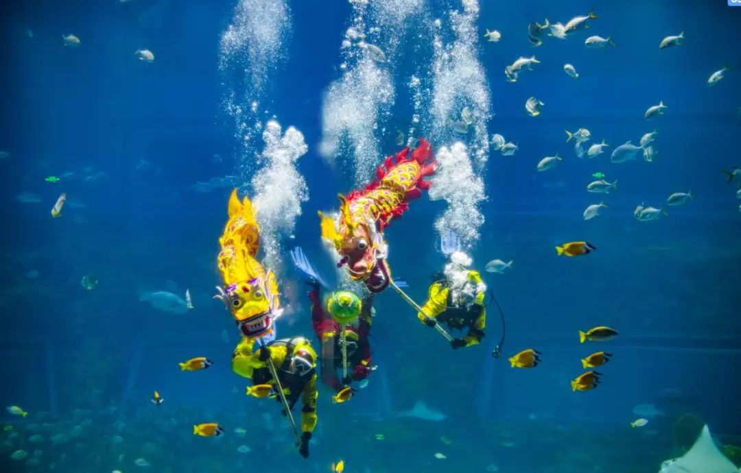 为了集五福,我用女朋友的口红写了个“福”字