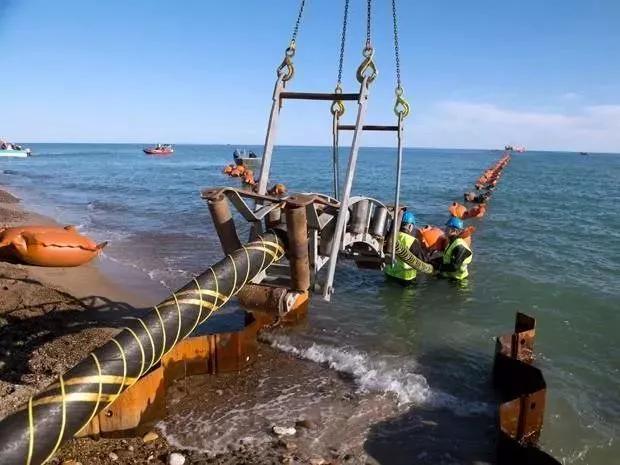 光纤是如何把光变成数据的,光纤传输信号原理