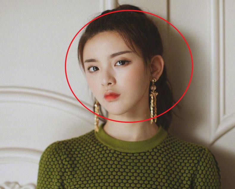 杨超越回怼网友翻车事件,杨超越素颜出镜翻车