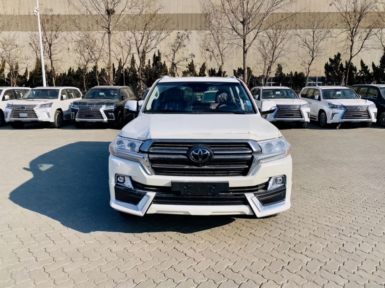 丰田兰德酷路泽5700顶配vxr黑色,丰田酷路泽5700v8exr与vxr区别