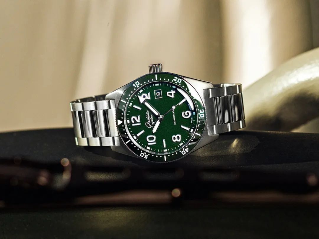 夏天出门戴手表,夏天戴表不好看