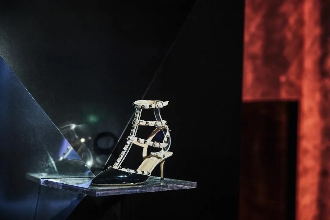 华伦天奴铆钉鞋绝美,华伦天奴绝美