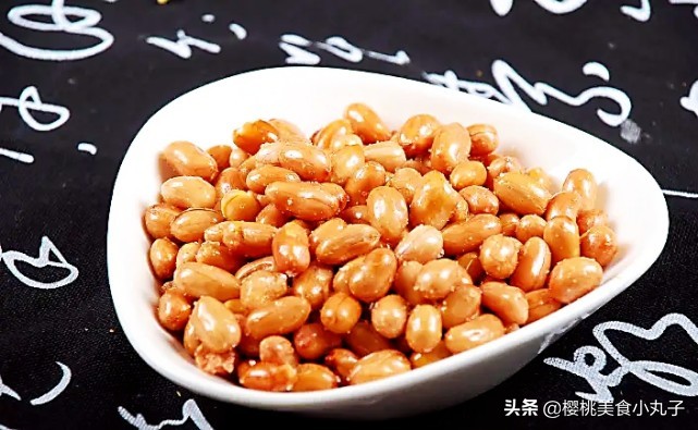 炸花生米先放油还是先放花生米,炸花生米和煮花生米哪个更好