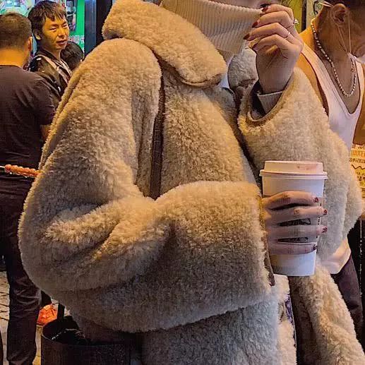 搭配哈伦裤的羽绒服推荐,白色灯芯绒哈伦裤搭羽绒服