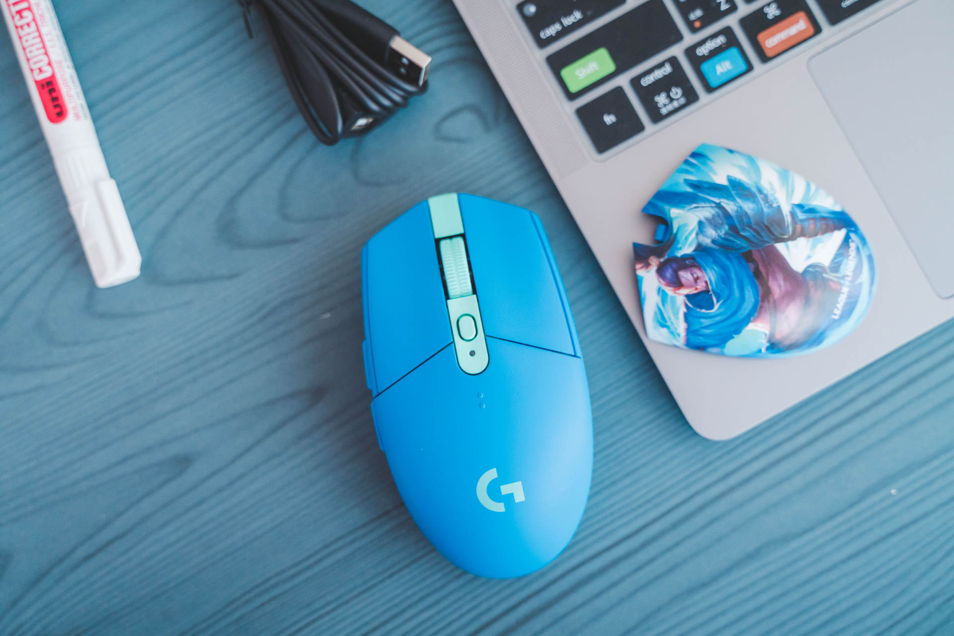 中端经典之罗技g304无线鼠标体验,无线鼠标推荐罗技g304会不会发光