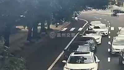 温州骑车男子后空翻摔倒在地？这个动作，一定要做好！