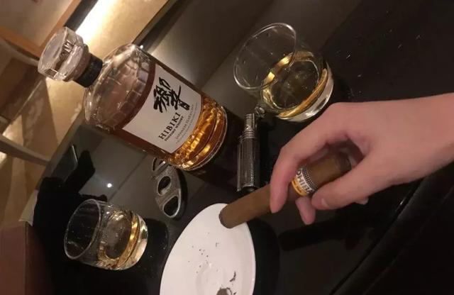 「故事」绑了一个200斤的壮汉,他却哭着对我说谢谢