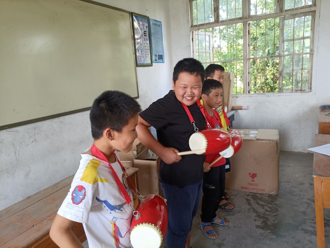 VIP陪练为河北广西捐建爱心音乐教室用艺术点亮孩子的童年