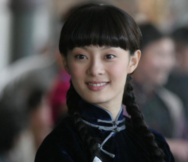 孙俪带孩子摆摊被质疑,不到4小时收入过万,什么本子价值268?