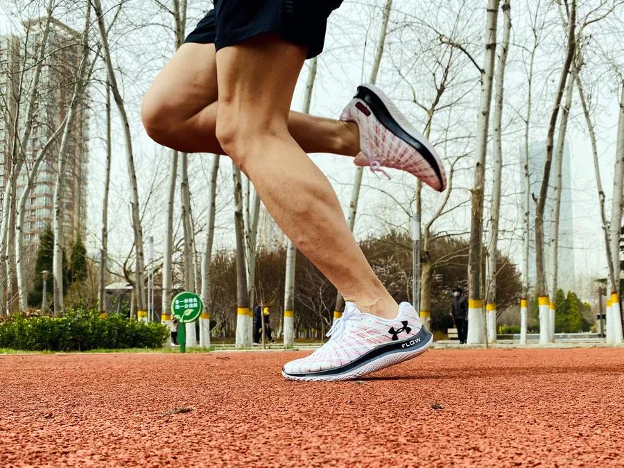 uaflow跑鞋适合立定跳远跑步么,uaflow跑鞋单只鞋重