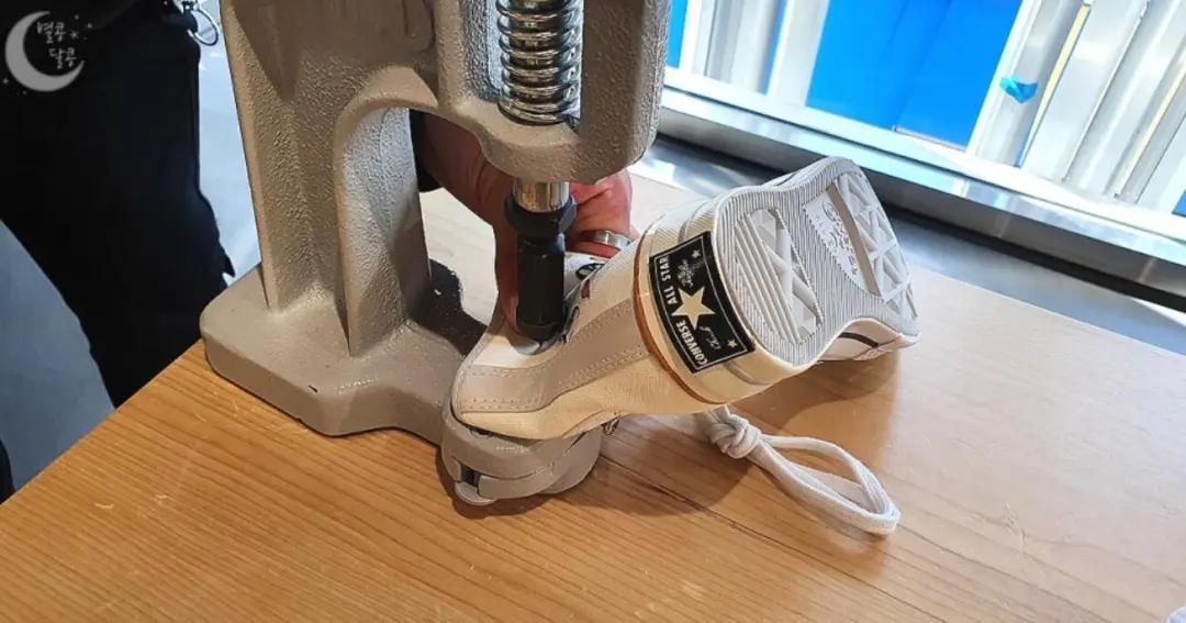 韩国帆布鞋穿搭,最近流行的帆布鞋怎么穿鞋带