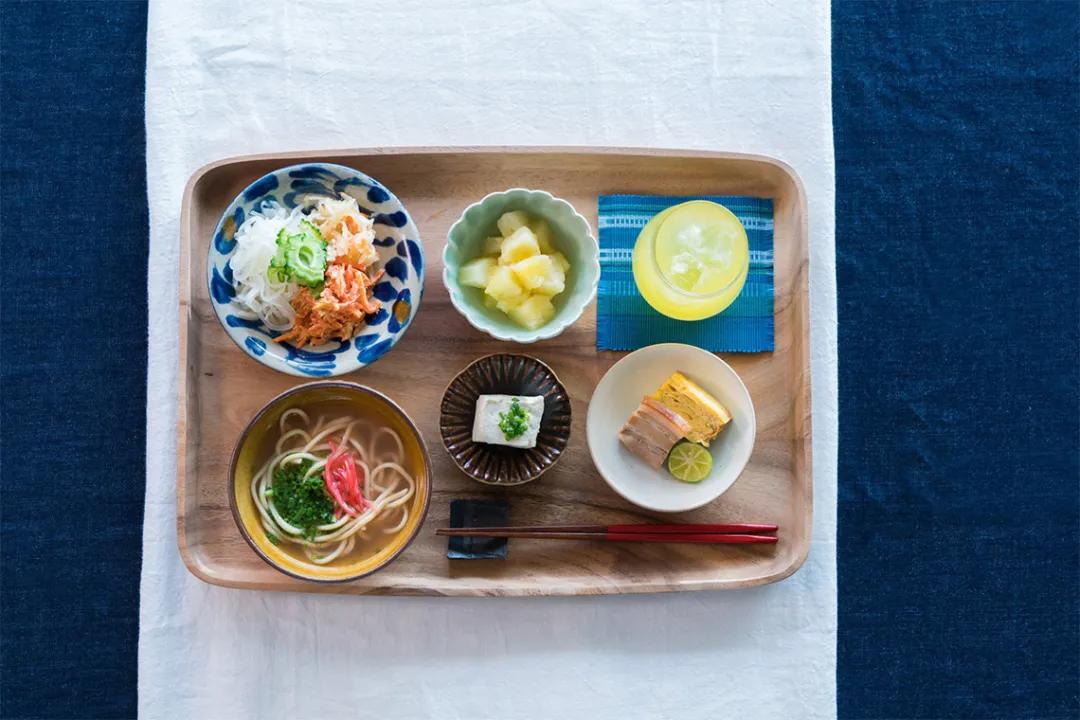 霓虹干饭人，用早餐开启元气满满的一天