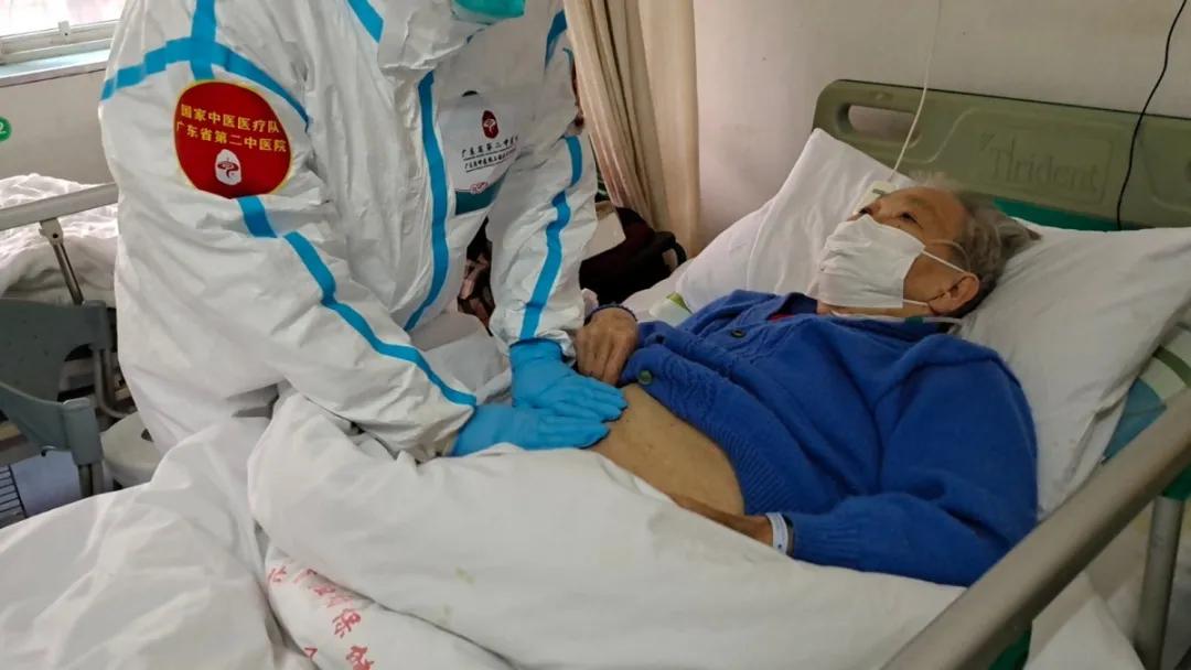 中医特色护理技术走红武汉战“疫”前线｜一线日志