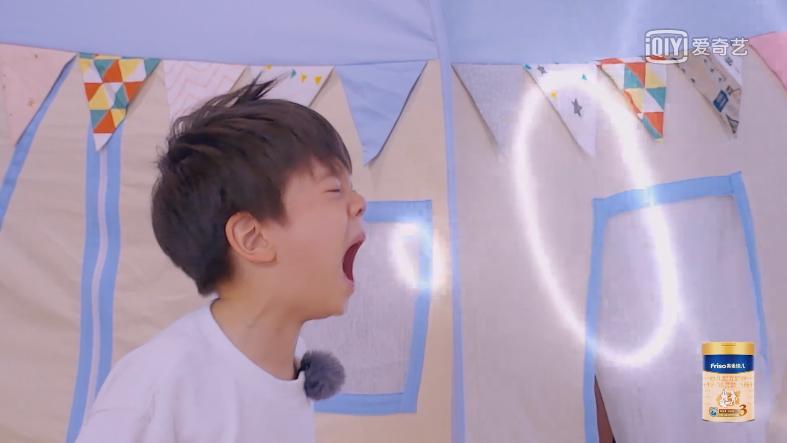 嗯哼摔倒完整版,嗯哼摔倒