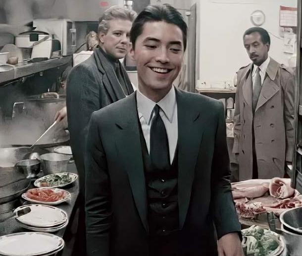 用美貌征服好莱坞的“孤儿”尊龙,晚景凄凉,也被“美国妈”召唤