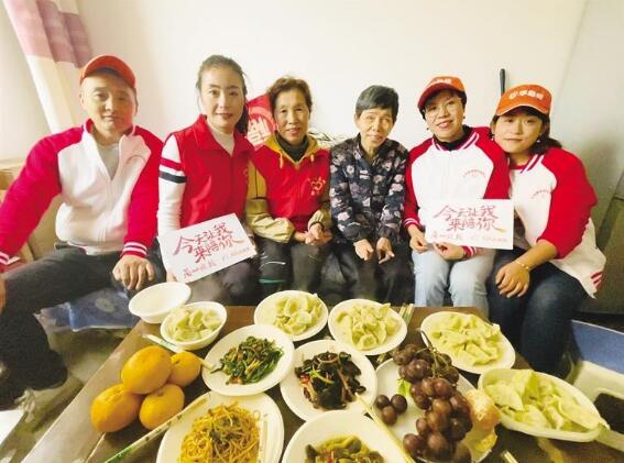 爱心传递正能量帮助孤寡老人定远,爱心公益关爱老人正能量