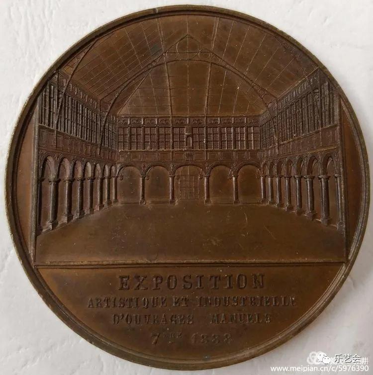 泉耕：教堂建筑金属章