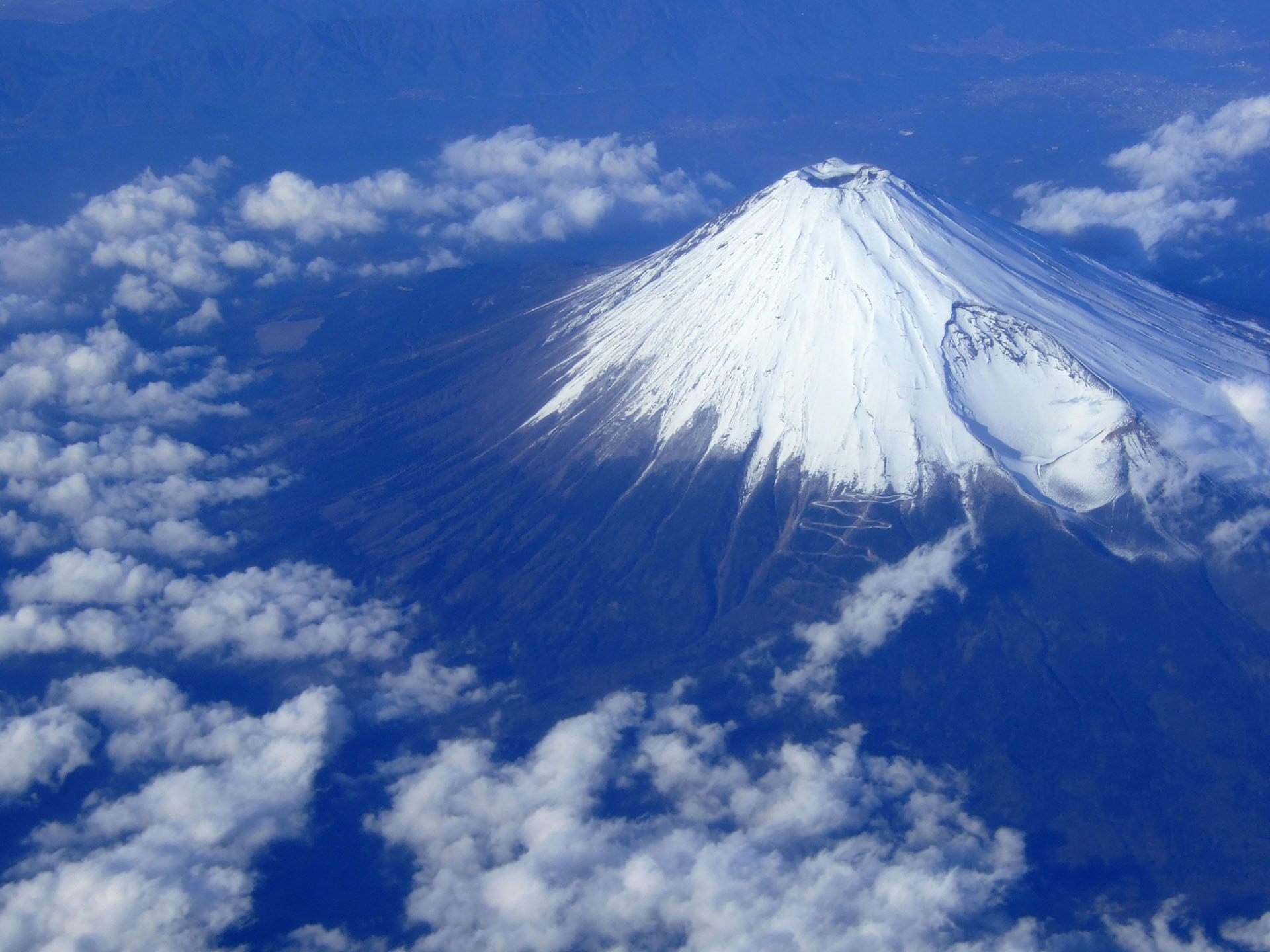 日本第一高峰富士山,富士山海拔3776米日本第一高峰