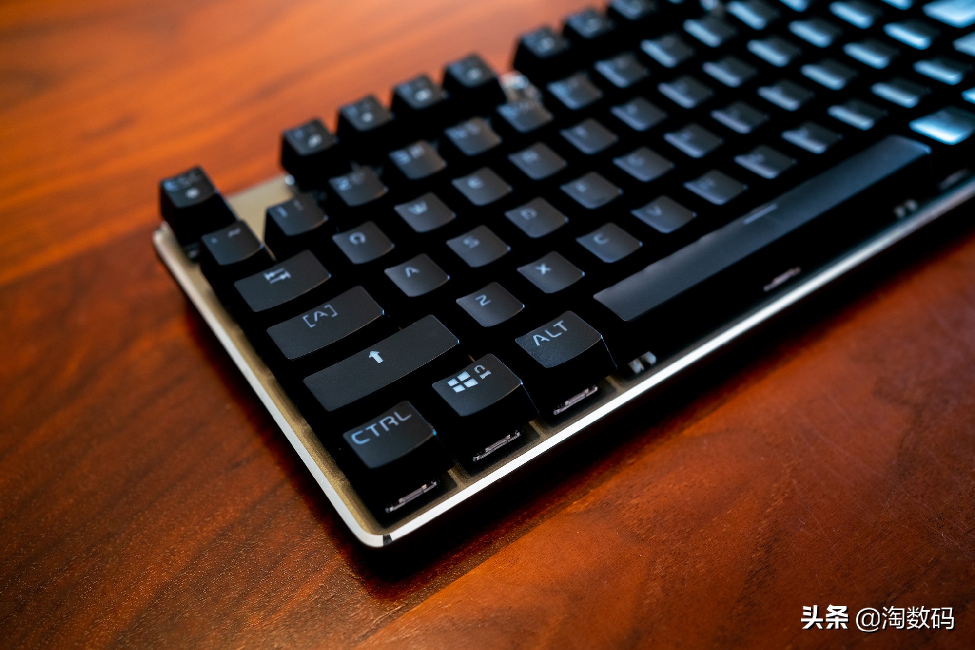 99元捡漏,有什么100多的rgb青轴机械键盘