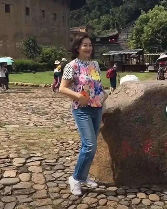 杨颖早期照片和现在对比,杨颖早期照片和现在照片