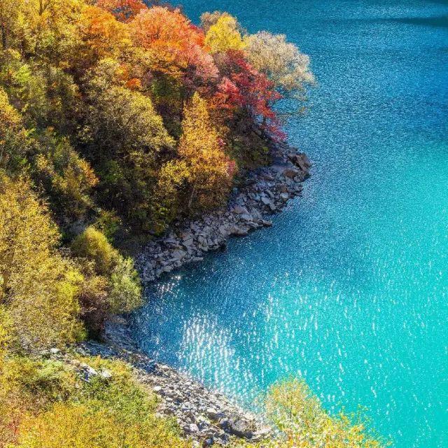 九寨沟精致小众,九寨沟风景不输瑞士