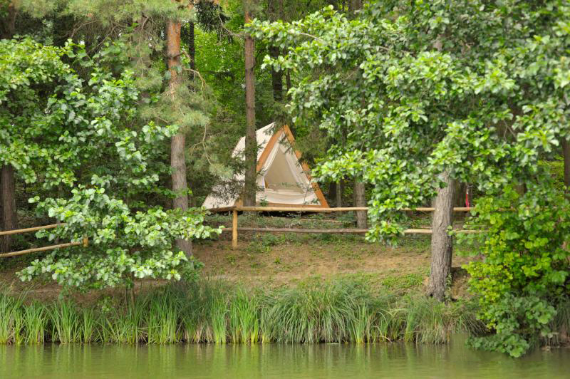 在农村打造一个纯木屋需要多少钱,户外小成本木屋民宿