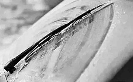 冬天车玻璃被冻怎么快速处理,雪天玻璃被冻住怎么处理