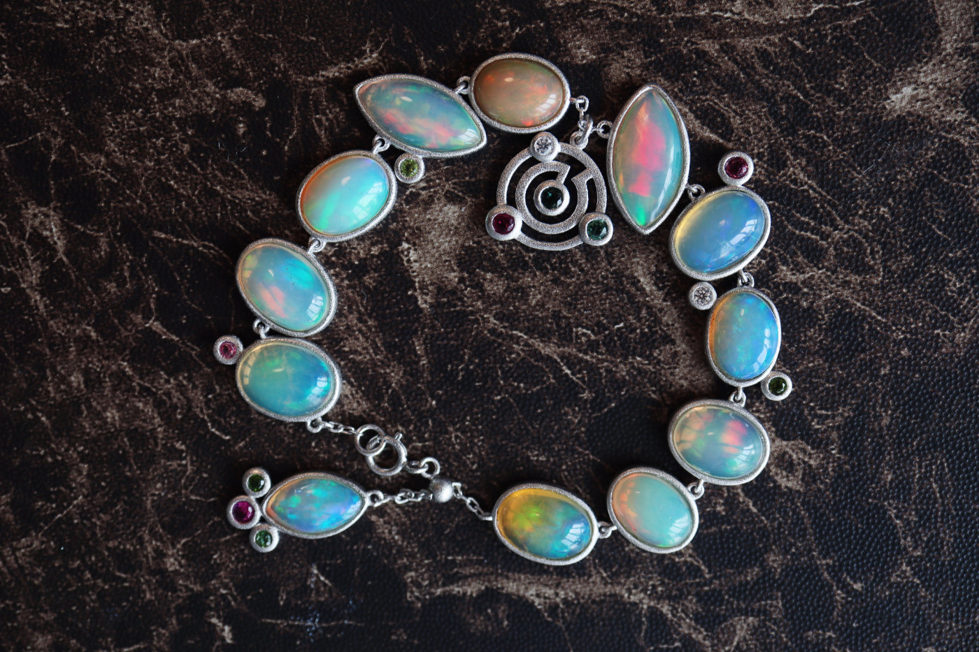 七夕节给女朋友送什么首饰好呢,七夕节礼物送什么首饰好