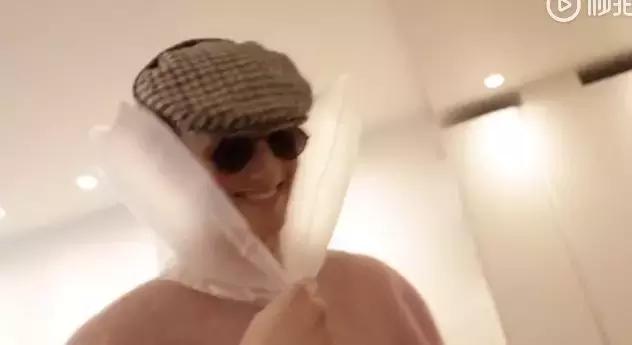 我们花了400块，把土鳖小伙子送上了伦敦时装周？？？