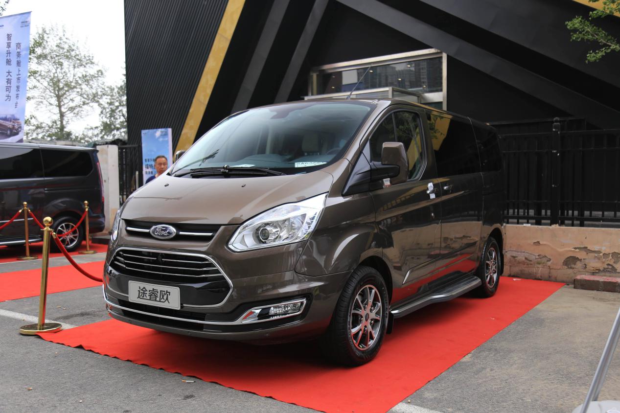 自带华为网络机顶盒，途睿欧商务舱版办公快人一步