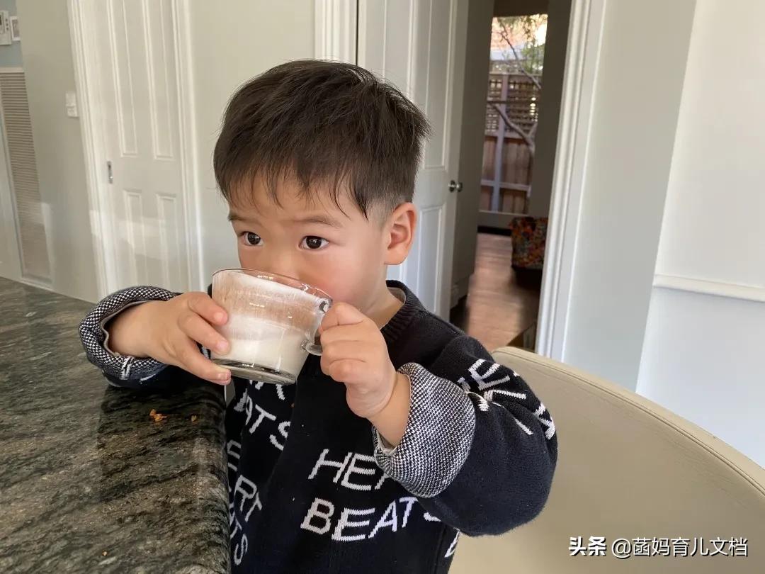 儿童水杯怎么选比较好,儿童水杯材质哪种最安全