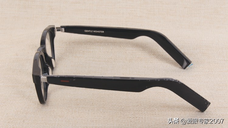 板材眼镜鼻托掉了怎么配,板材眼镜鼻托如何卸下来